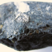 Diamant Rohkristall natürlich auf Kimberlit